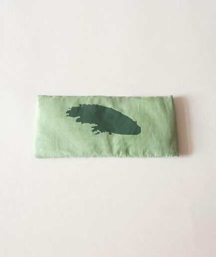 eye-pillow Shodô vert présenté seul dans un décor clair